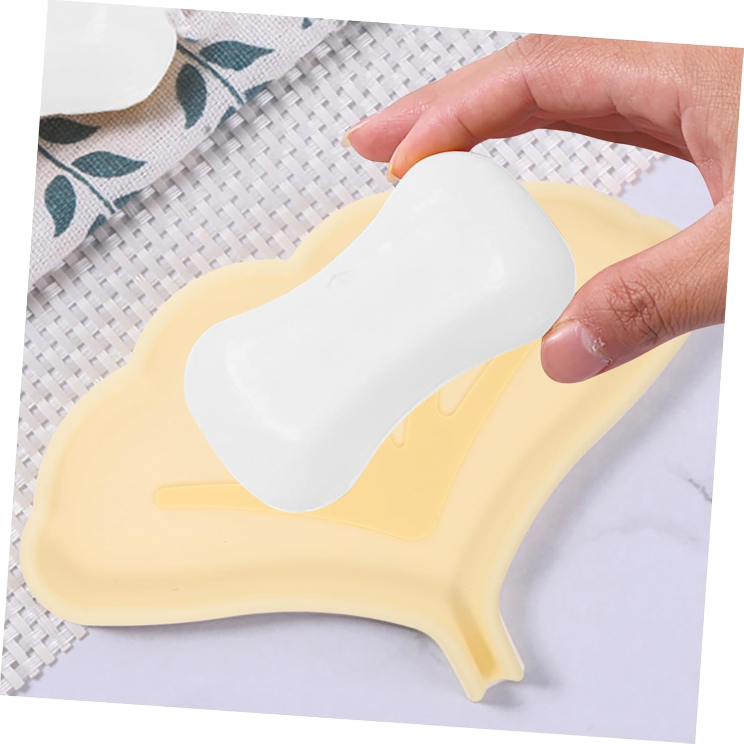 MAGICLULU Silicone Leaf Soap Holder Self Draining