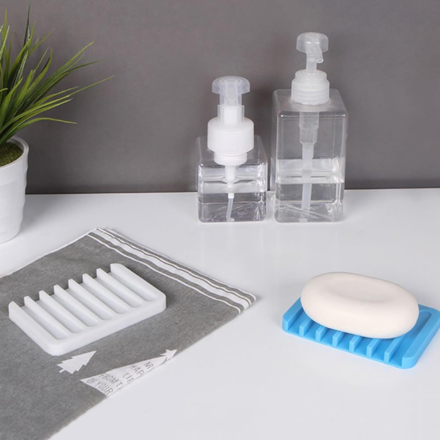 Loyliawa Soap Dish - Leakproof Anti-Skid Drainable Holder for Bath Kitchen