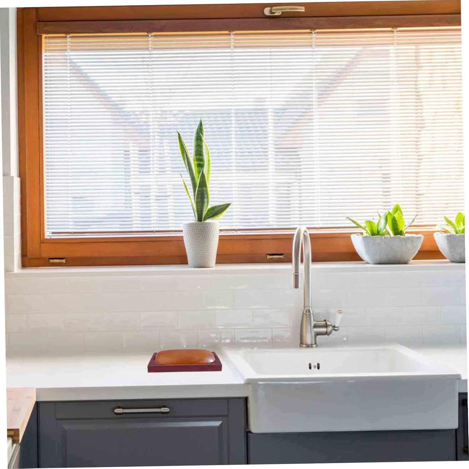 FOYTOKI Sturdy Acrylic Soap Holder for Bathroom Kitchen