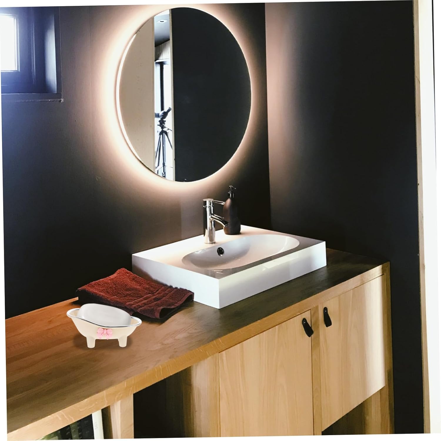 GLEAVI Bathtub Shape Soap Dish Decorative Holder with Drain
