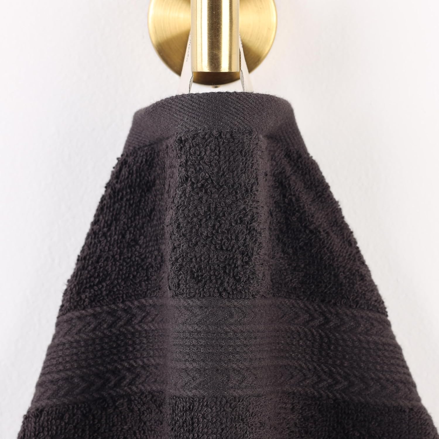 Superior Eco-Friendly Cotton 4-Piece Bath Towel Set - Black